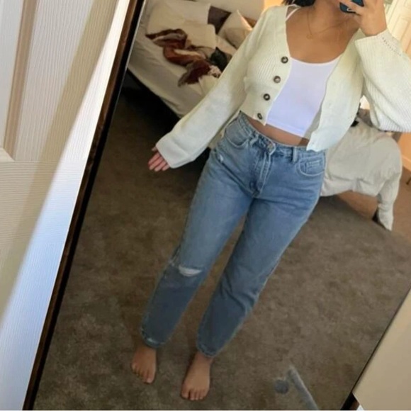 Ripped Frayed Hem Mom Jeans light wash color - Picture 6 of 10